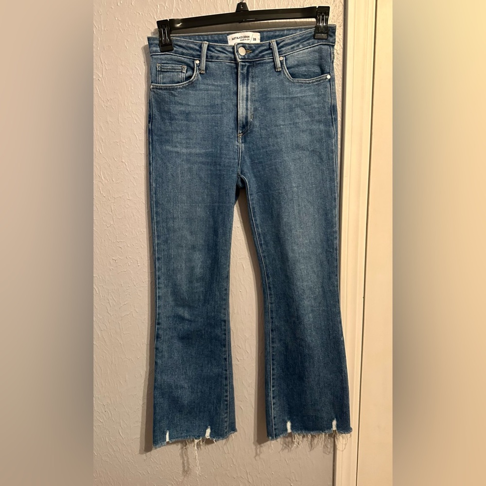 Just Black Women's Blue Cropped Raw-Hem Jeans